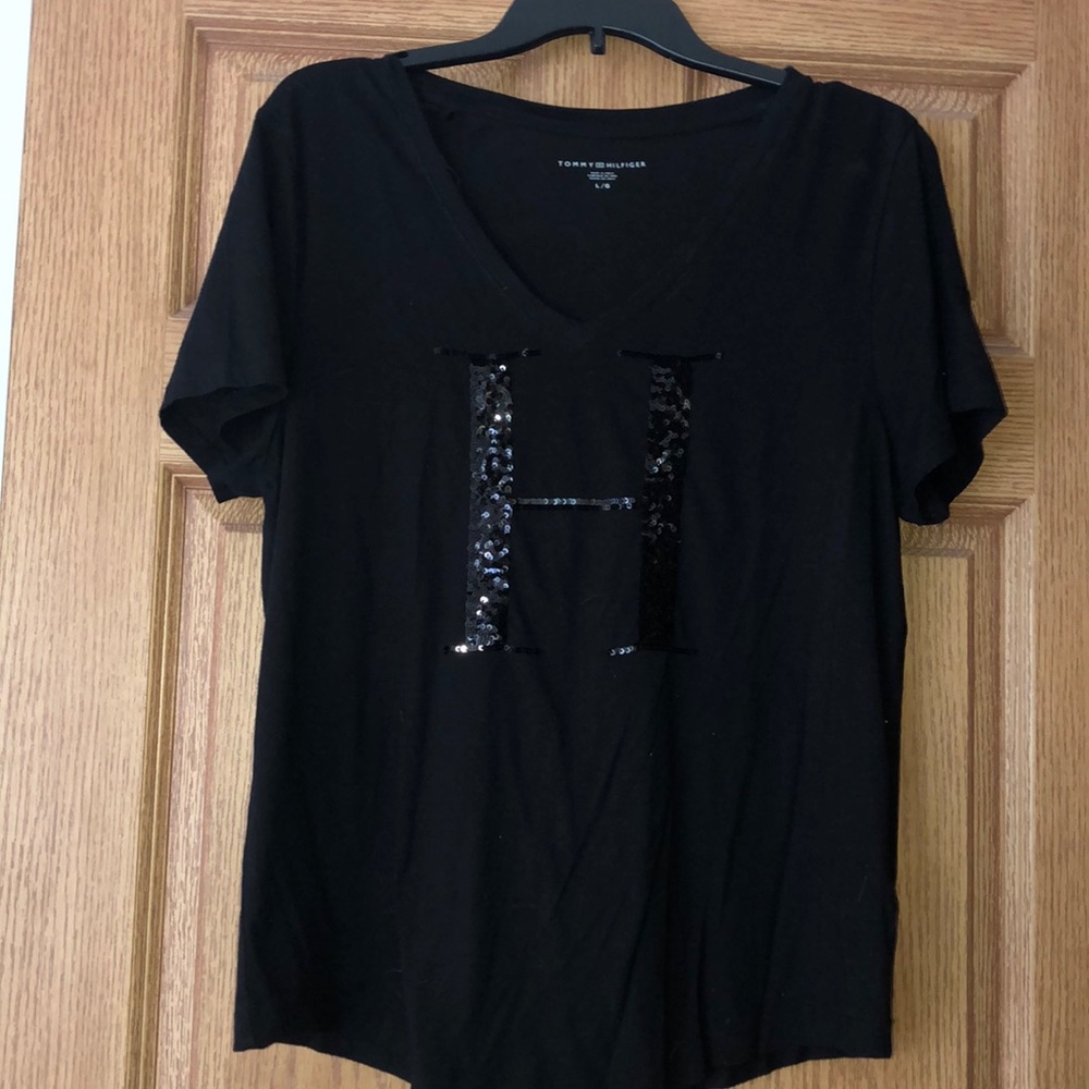 black tommy hilfiger t-shirt with sequin “H”
